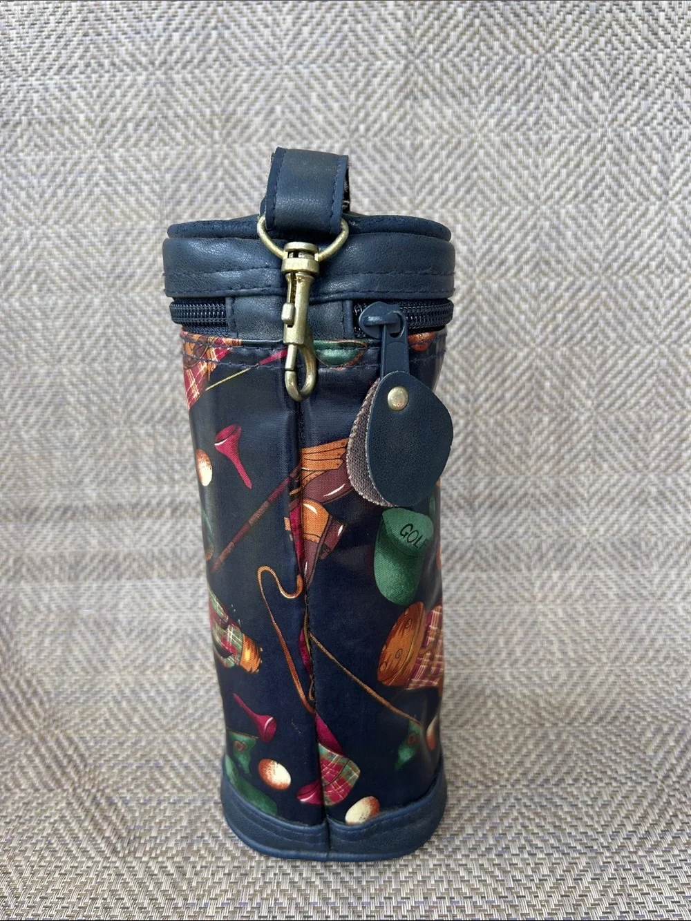Black vintage golf themed PU leather mini golf ball cigar pouch bag.
